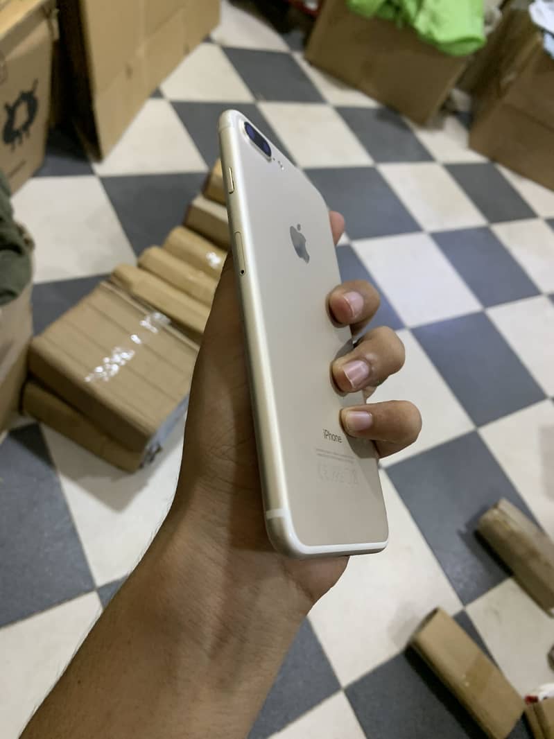 Apple iPhone 7 Plus 3