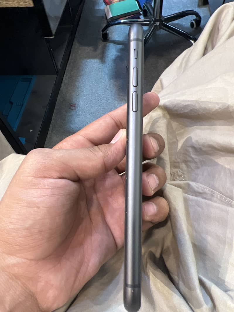 Apple iPhone 11 3