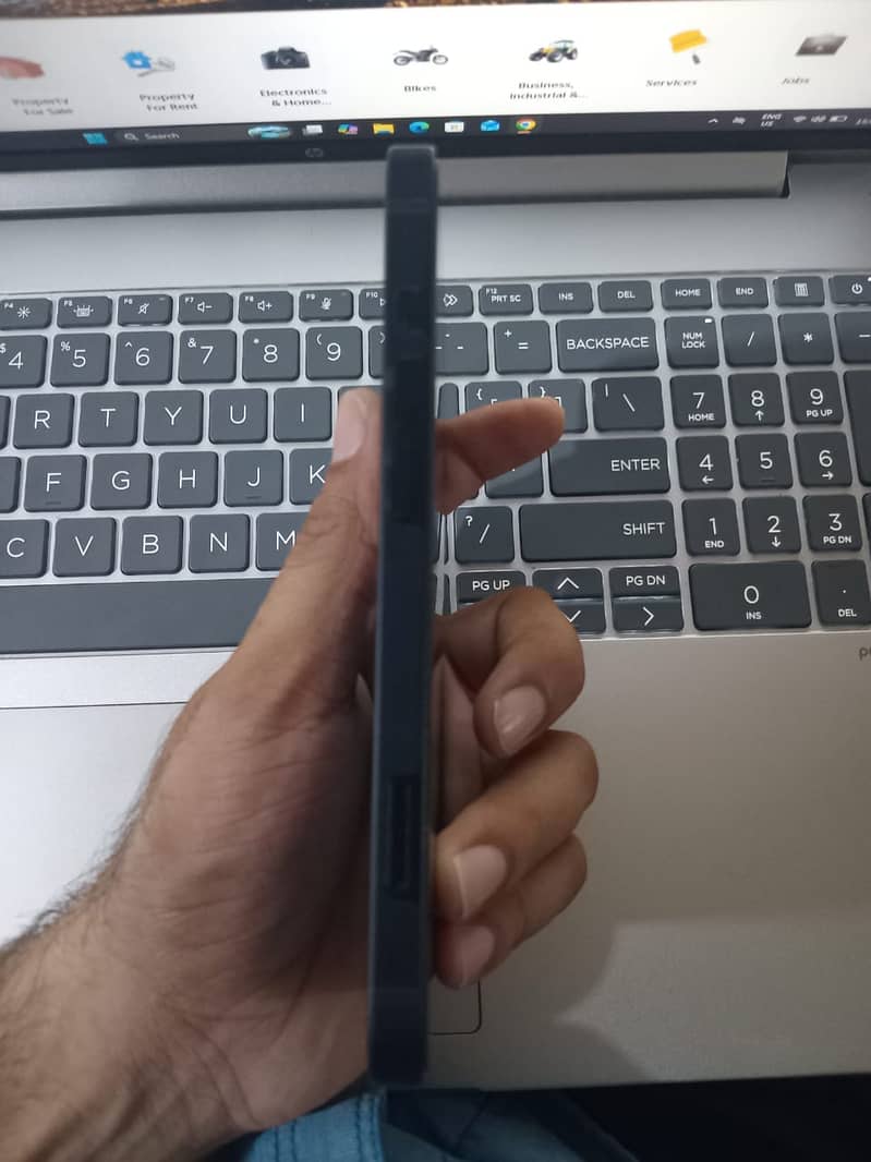 Apple iPhone 13 2