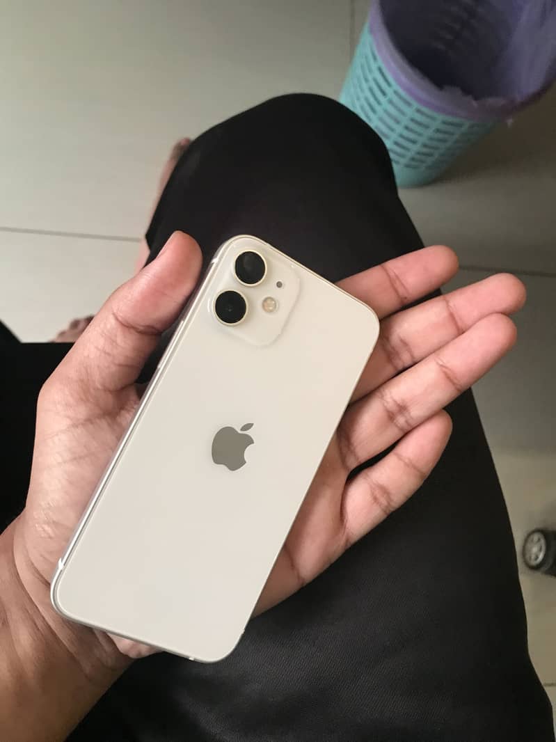 IPhone 12 mini 0