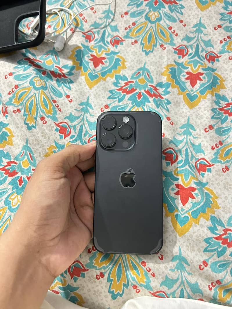 Apple iPhone 16 Pro 0