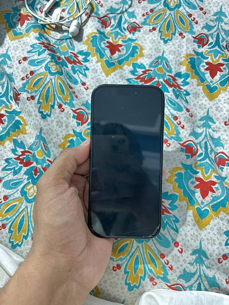 Apple iPhone 16 Pro 1