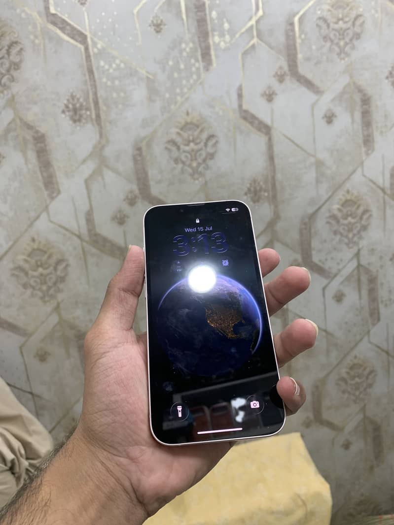 Apple iPhone 13 1