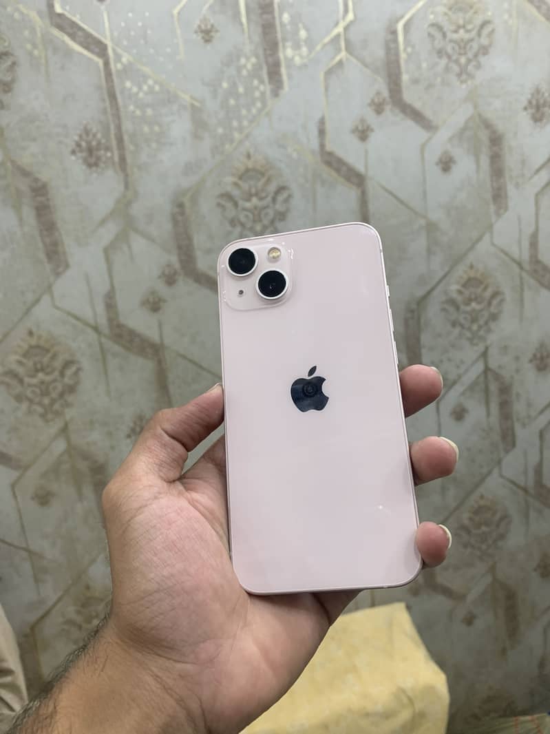 Apple iPhone 13 4