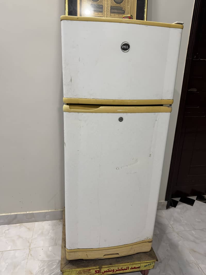Medium size fridge 0