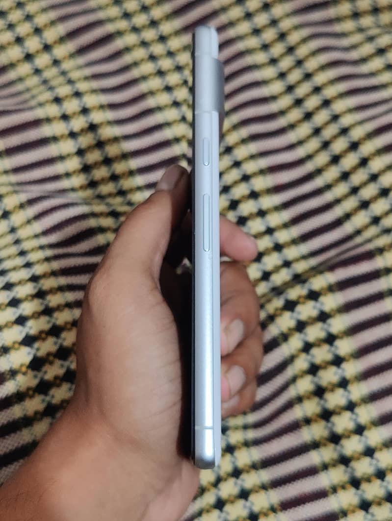 Google Pixel 7 4