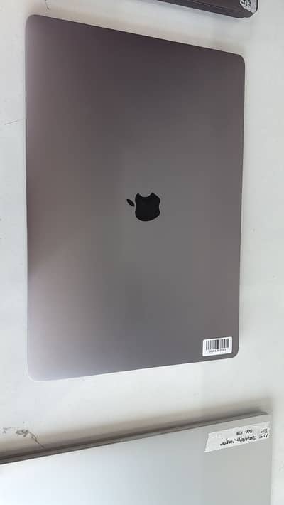 Apple MacBook Pro 2019 A1990 Core i7 16GB RAM 512GB 4GB Graphics 15"