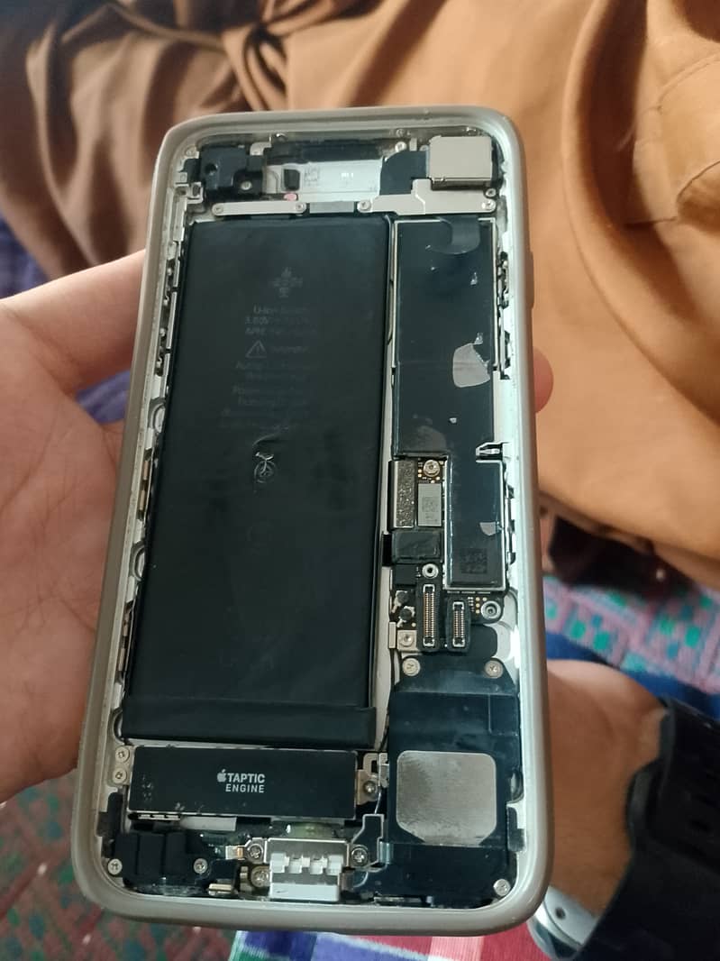 Apple iPhone 7 0