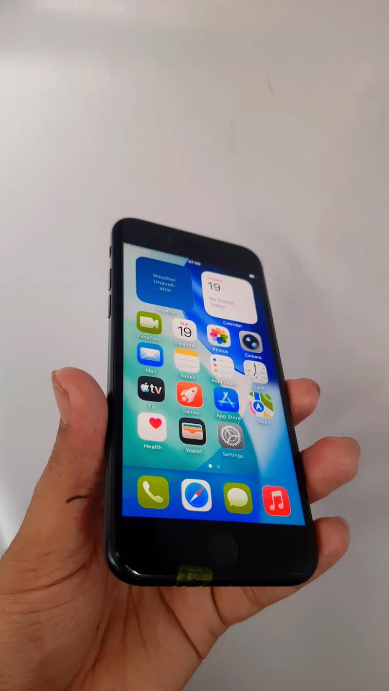 Apple iPhone SE 3rd Generation 4