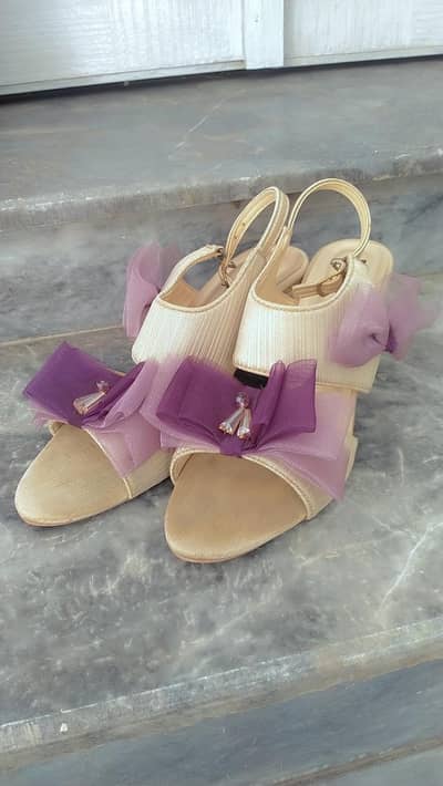 Fancy bow heels