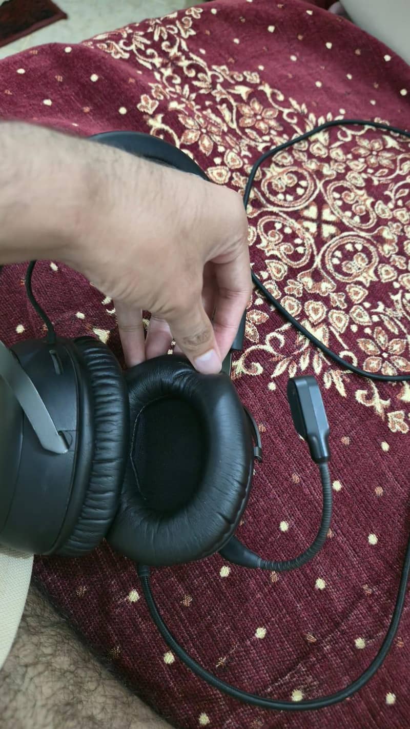 Hyperx cloud 3 slightly used 3