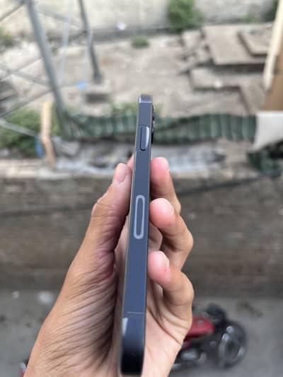 Apple iPhone 12