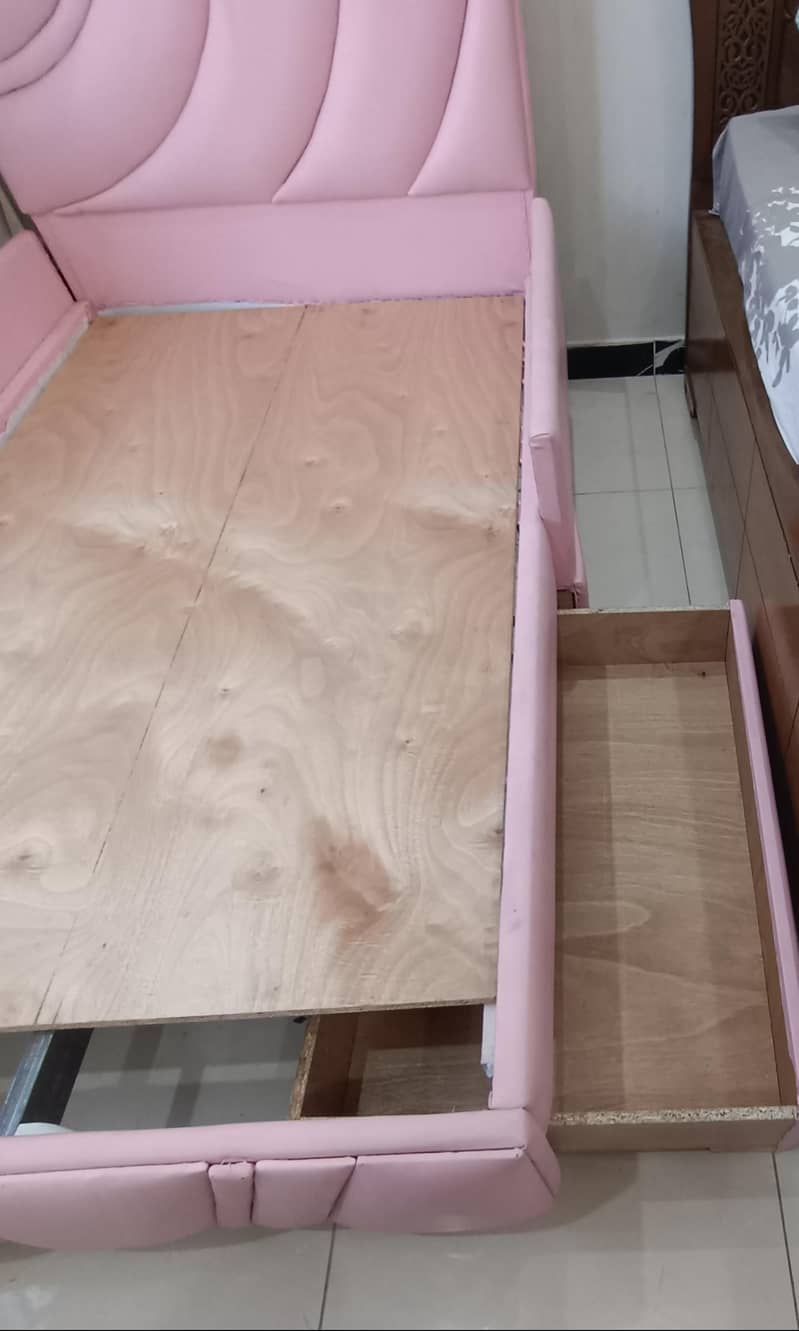 Single Bed with Double Cautions 2