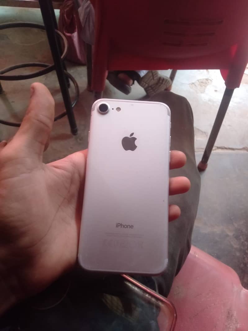 Apple iPhone 7 0