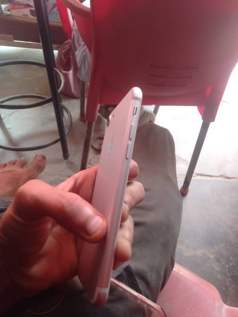 Apple iPhone 7 2