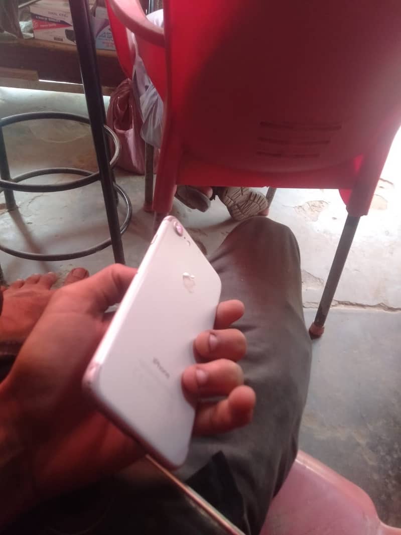 Apple iPhone 7 10