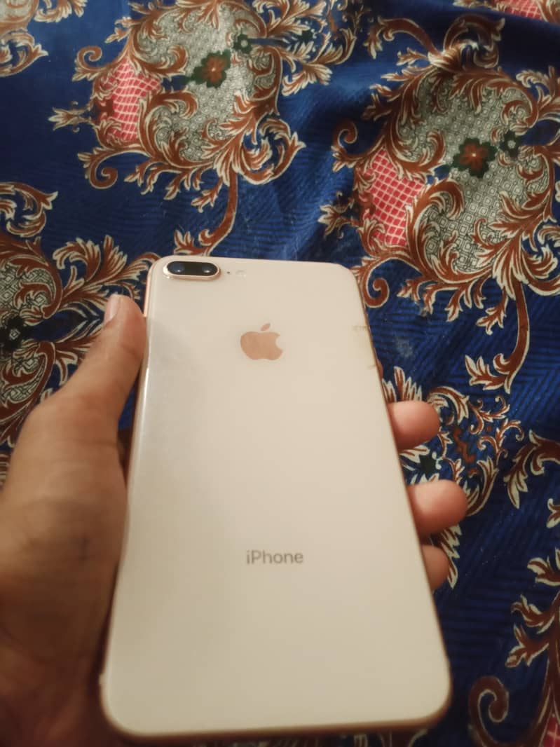 Apple iPhone 8 Plus 4