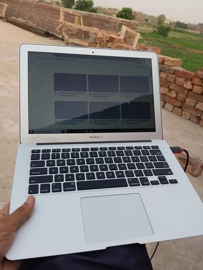 Apple MacBook Air 2016 | 8GB RAM | 256GB SSD |  Window 10 install