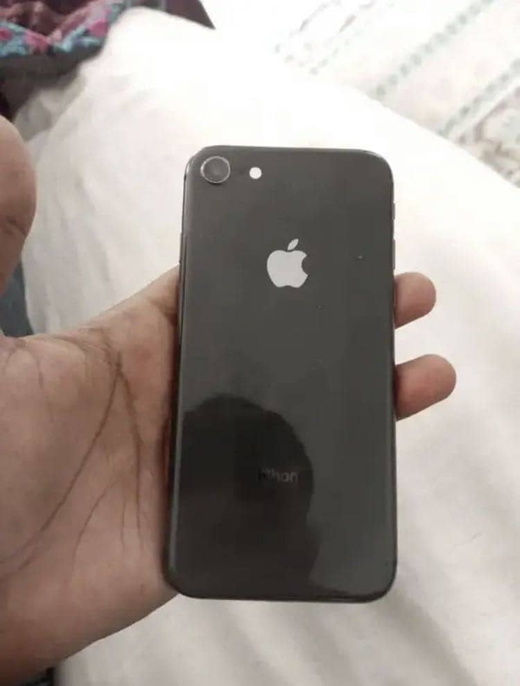 Apple iPhone 8 0