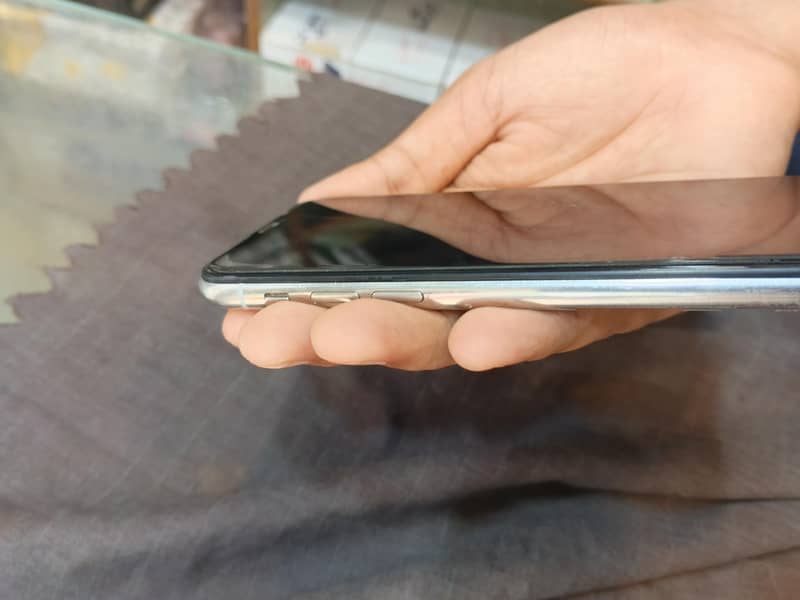 Apple iPhone X 3