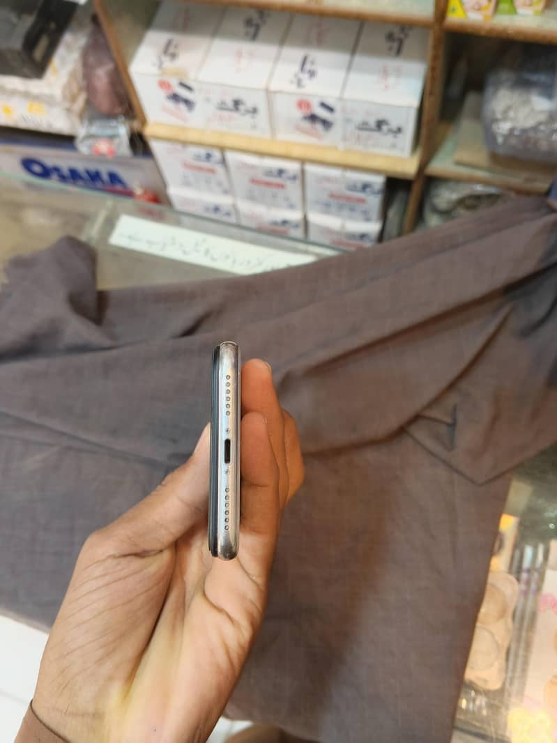 Apple iPhone X 4
