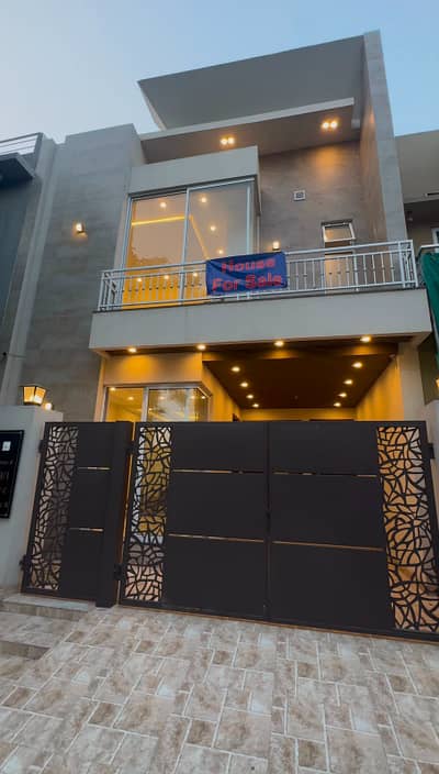 Luxury 5 Marla house In lakecity Lahore