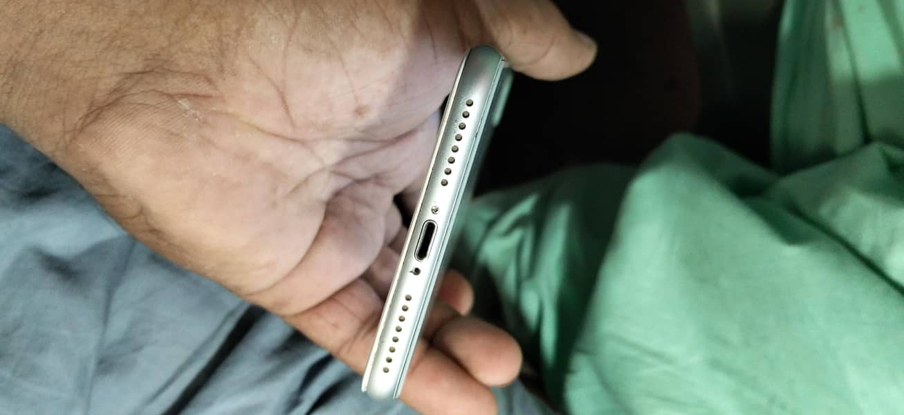 Apple iPhone 8 Plus 3