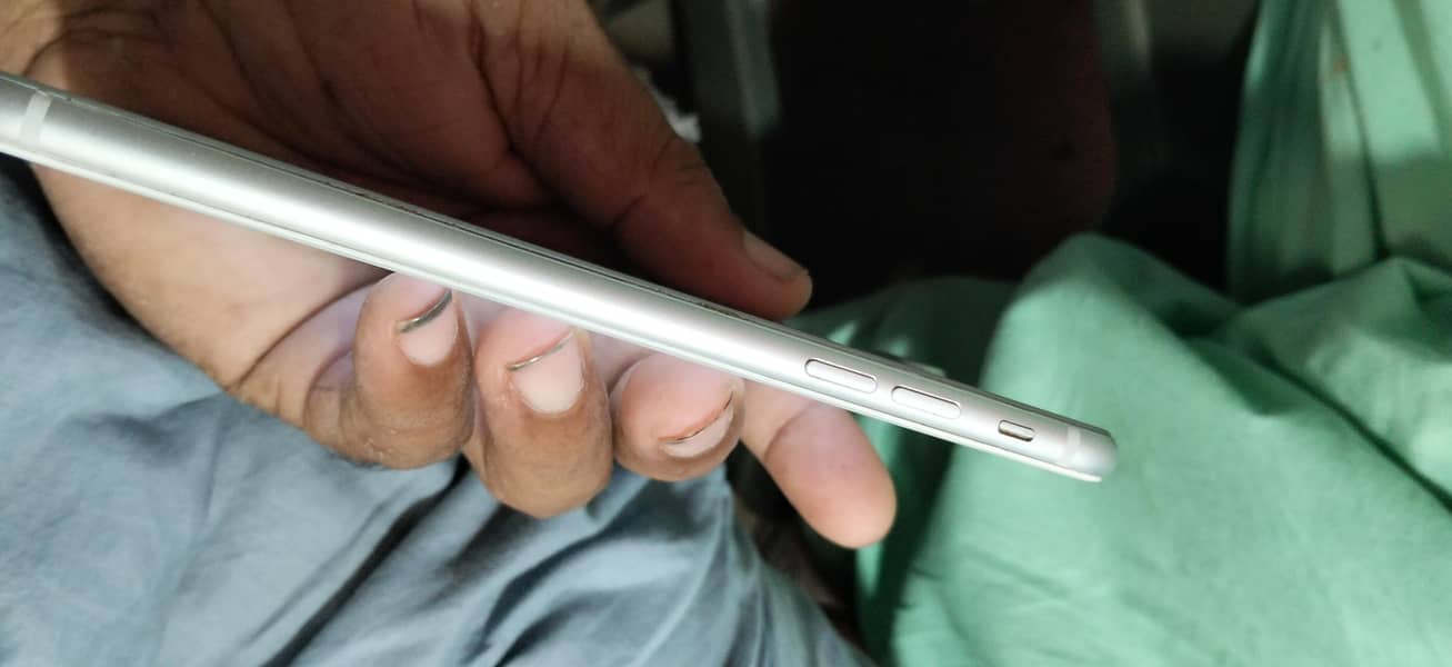 Apple iPhone 8 Plus 4