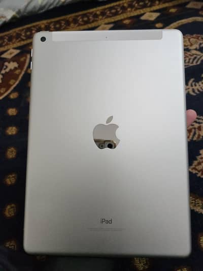 Apple iPad 6th Generation – Excellent Condition – SIM Supported