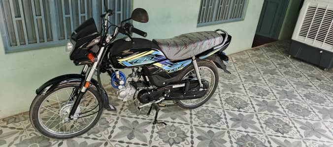 Honda CD Dream 2026 black color
