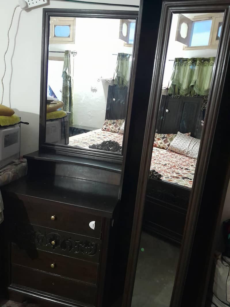 king size bed side table with dressing table. 2