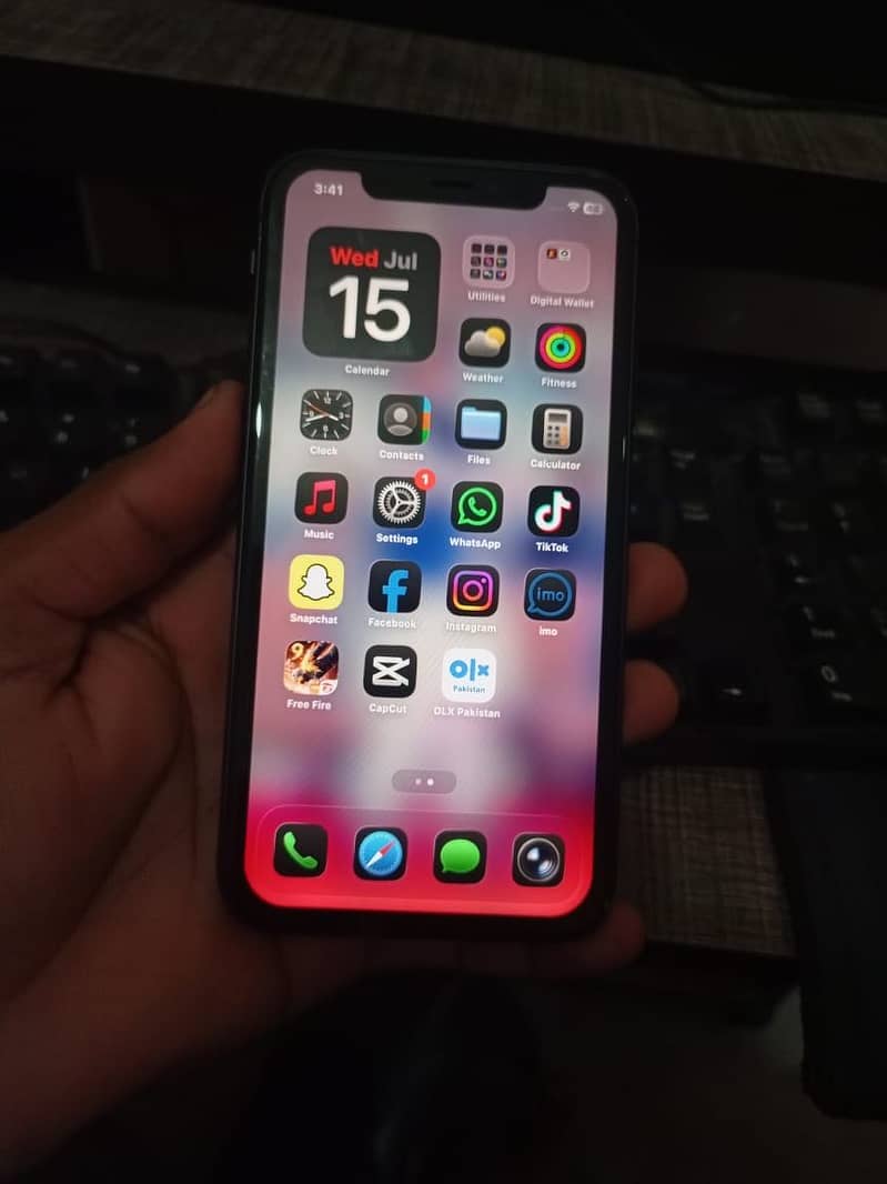 iPhone 11 4