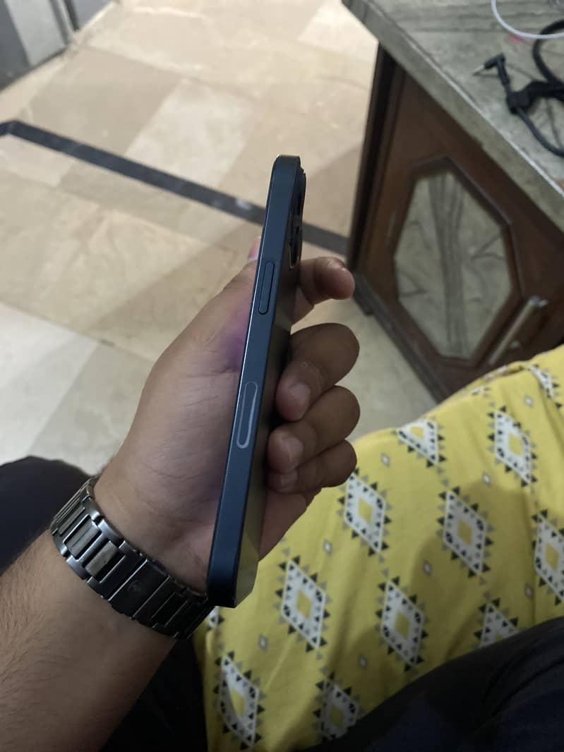 Apple iPhone 13 4