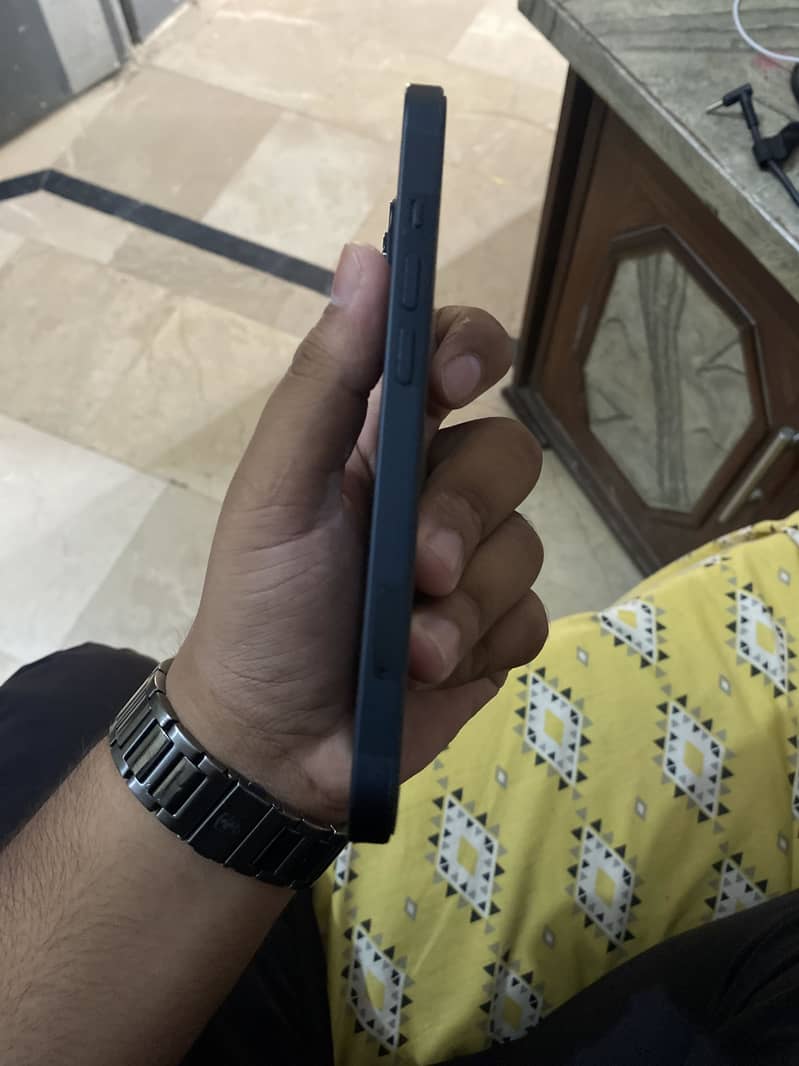 Apple iPhone 13 6