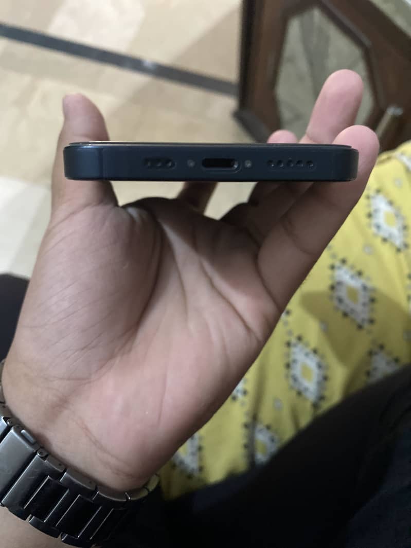Apple iPhone 13 8