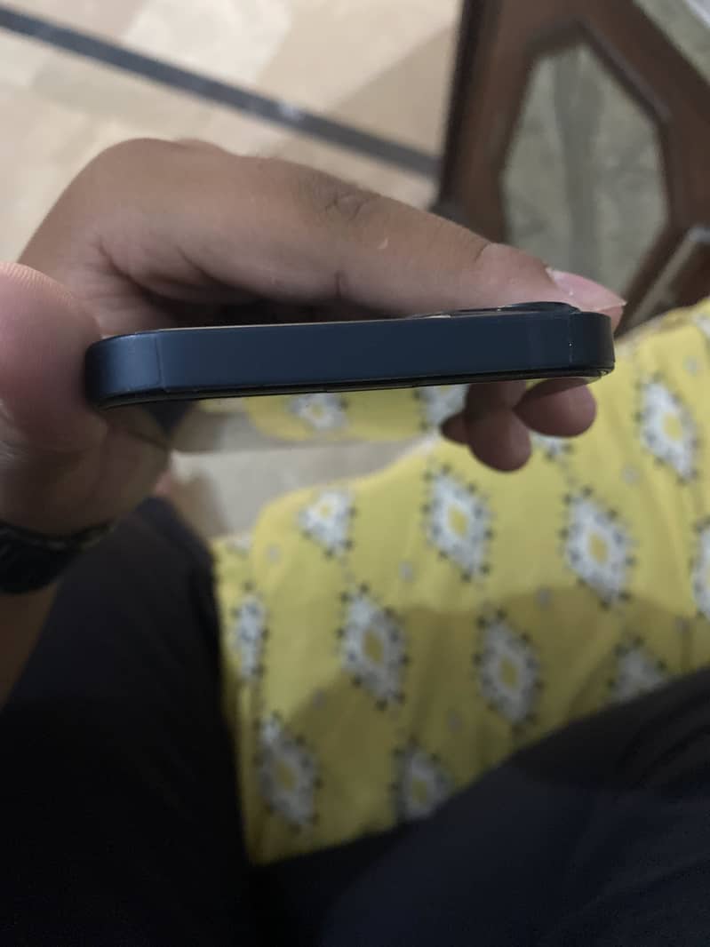 Apple iPhone 13 9
