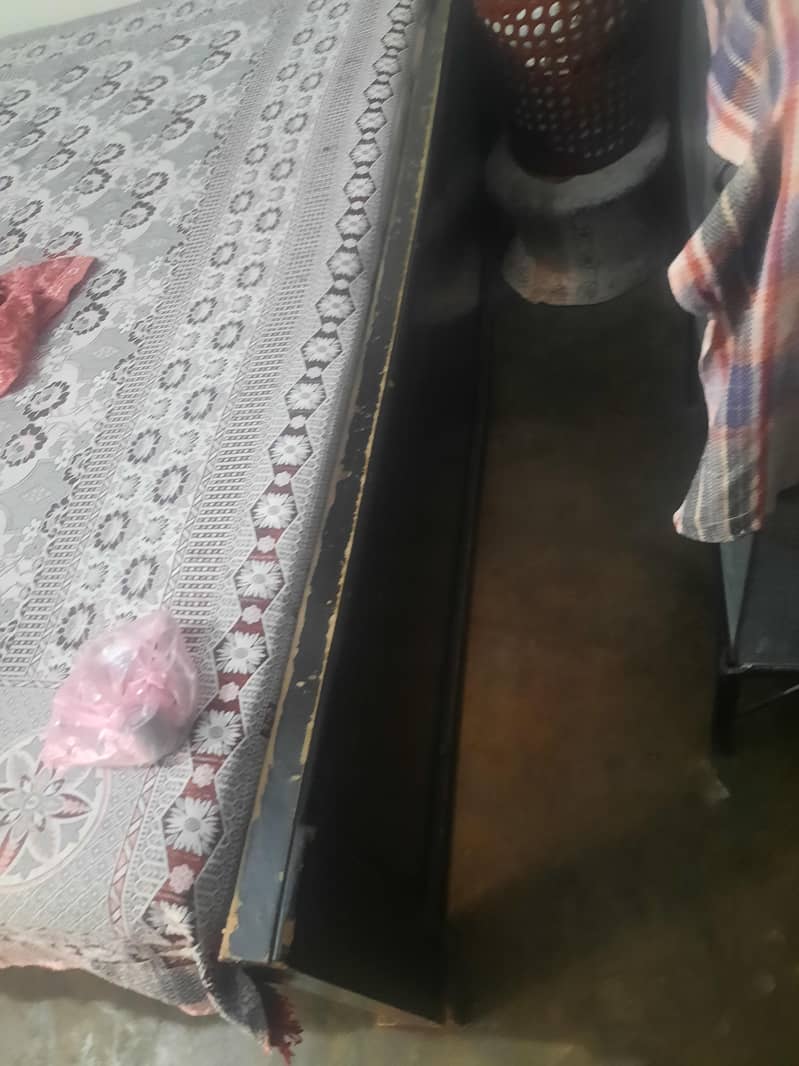 Bed and dressing without matters 1