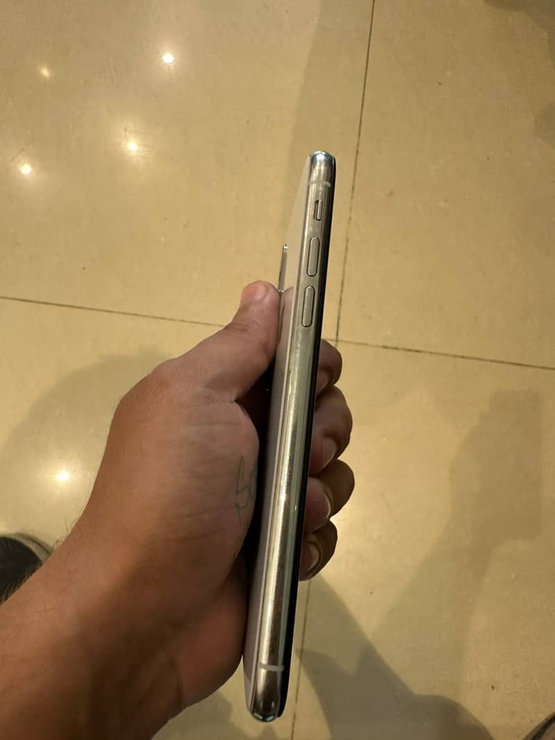 Apple iPhone X 3