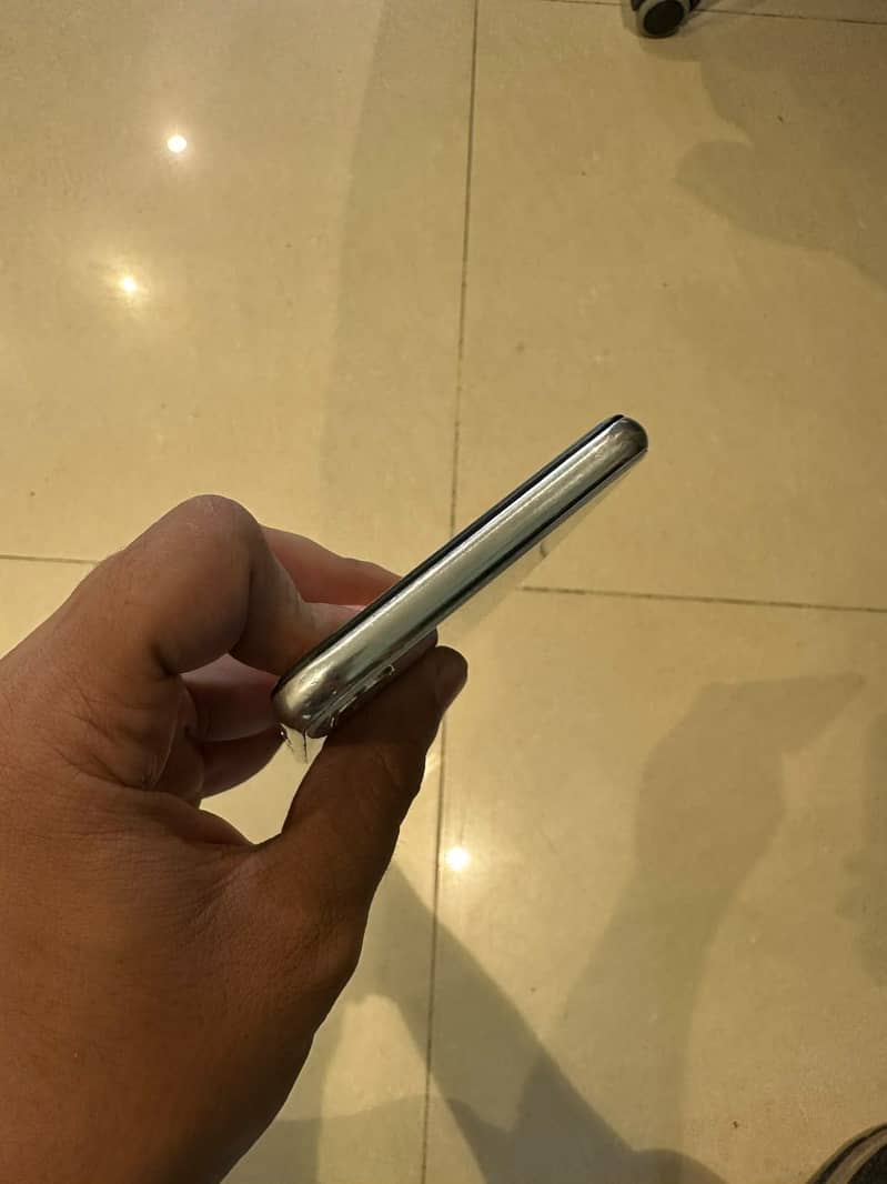 Apple iPhone X 4