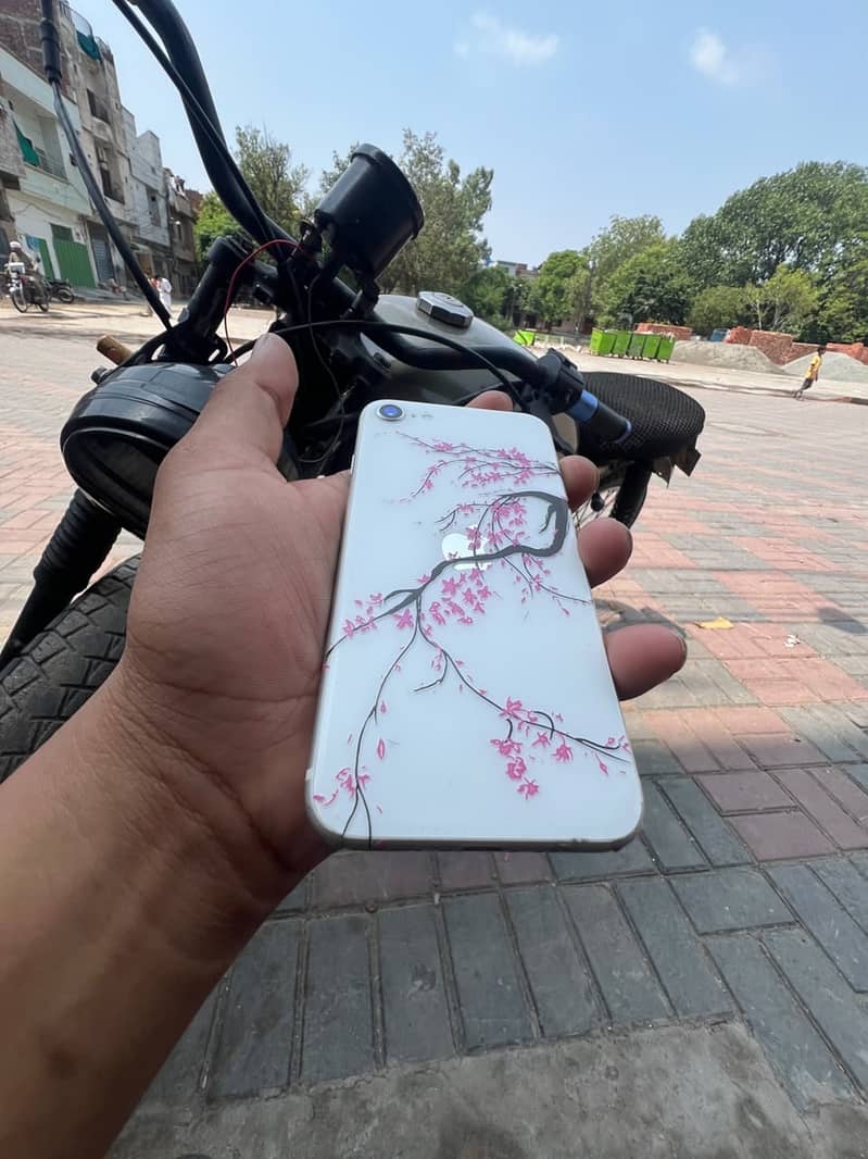 Apple iPhone SE 4