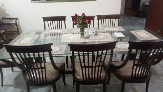 Dining table for sale.