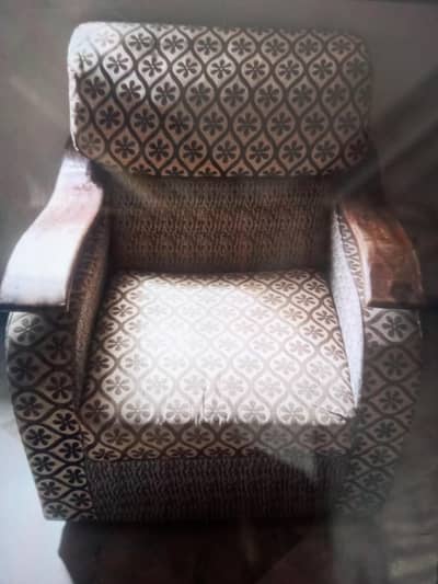 4 Seater Sofa Set in Good Condition