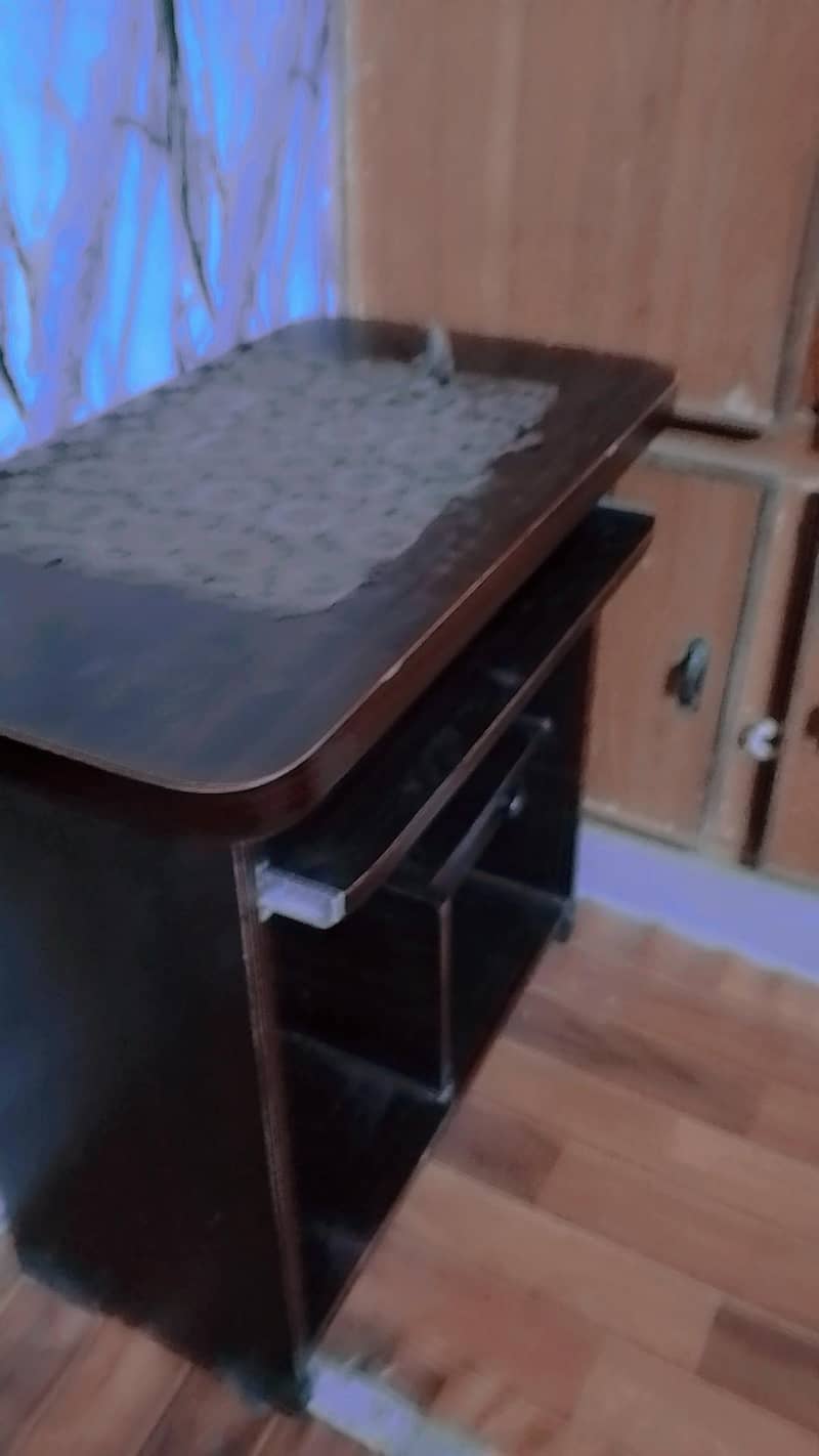 computer trolley 1