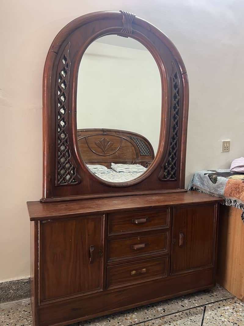 Bed with vanity 1