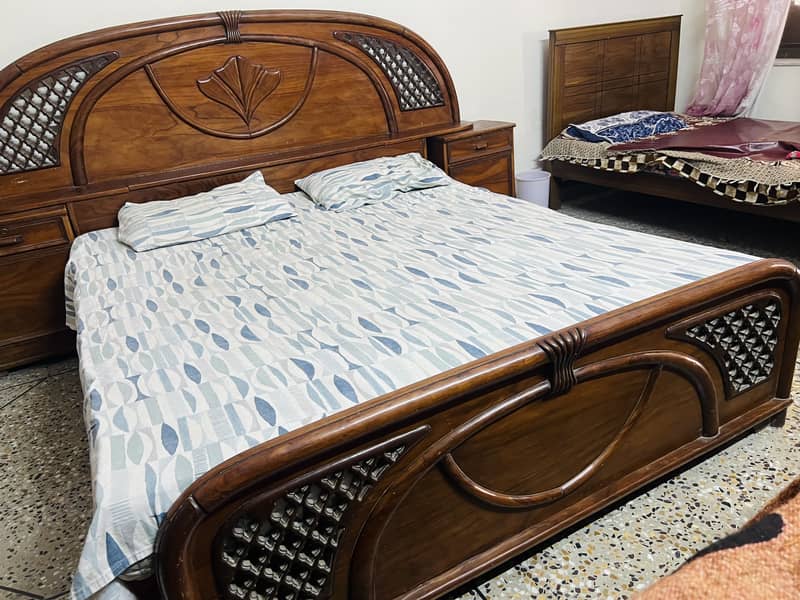 Bed with vanity 2