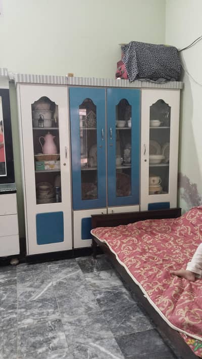 selling bedroom full set