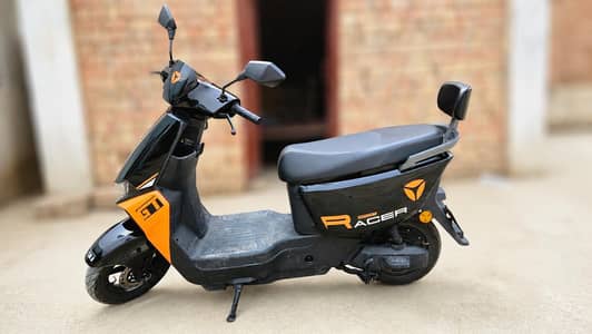 Yadea GT30 Electric Scooter for Sale Battery and mot