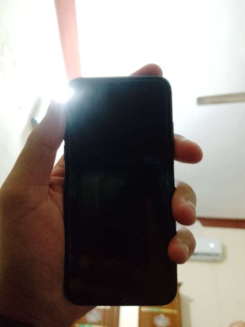 Apple iPhone 7 0