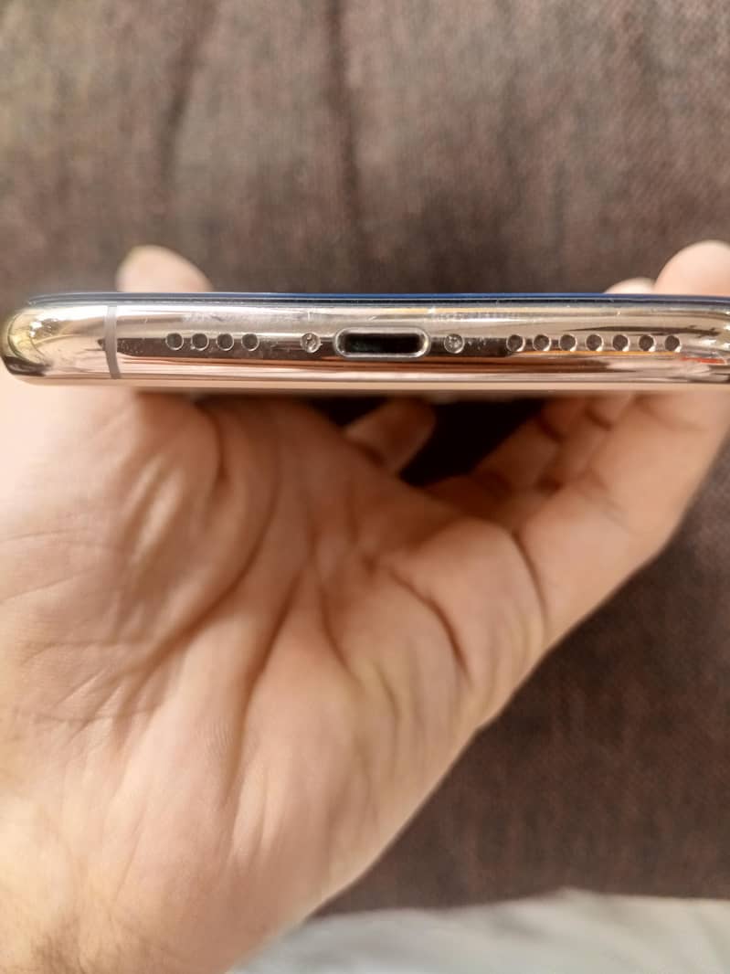 Apple iPhone 11 Pro Max 2