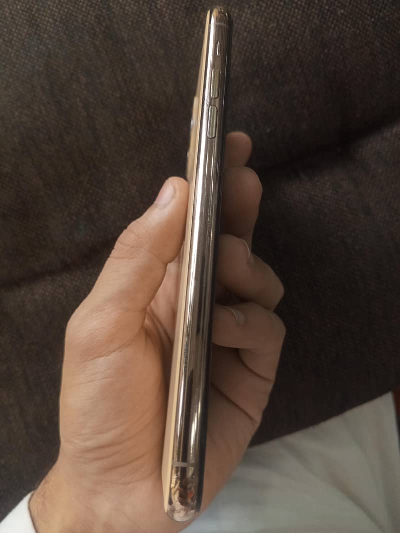 Apple iPhone 11 Pro Max 3